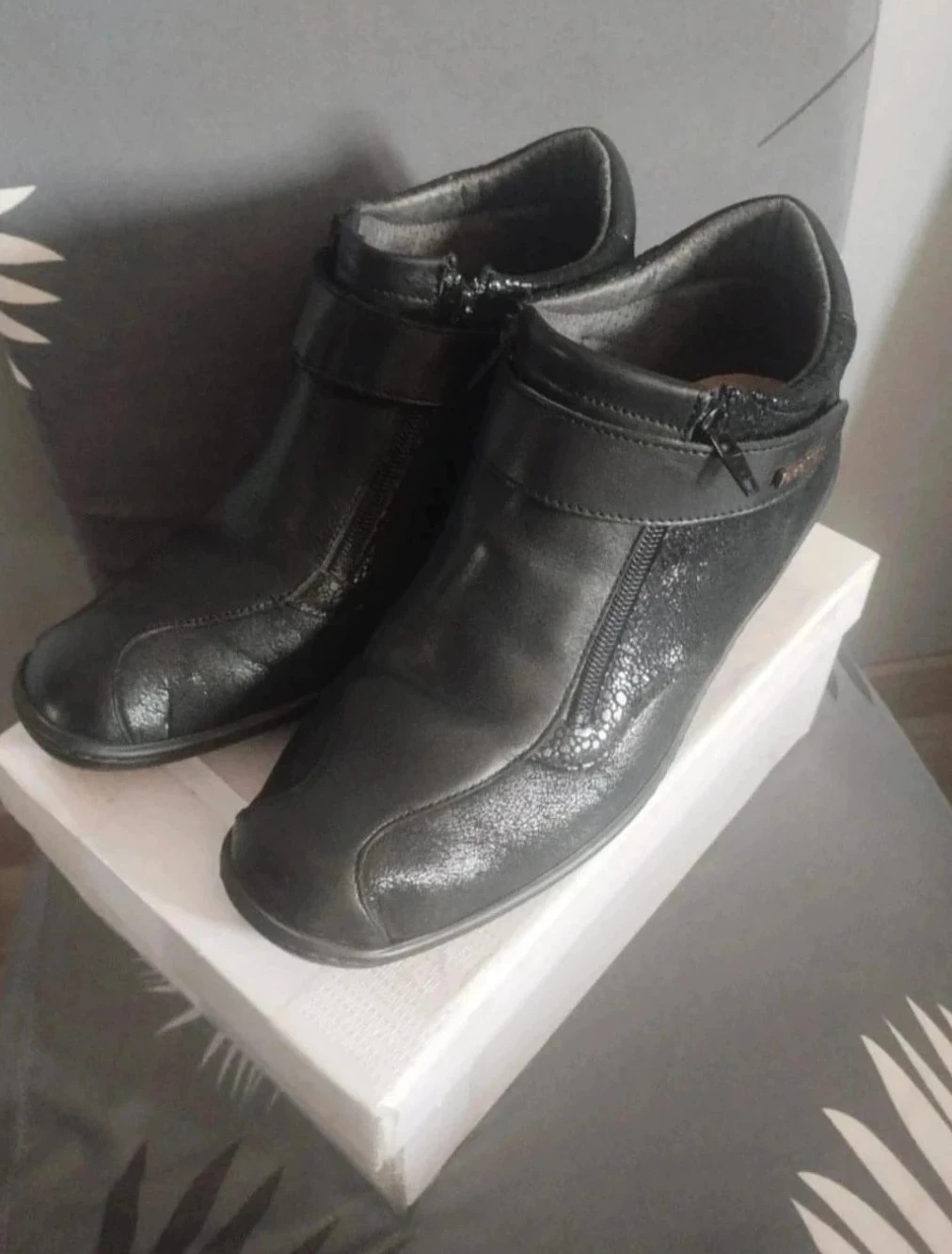 Chaussures noires brillantes Podowell P41